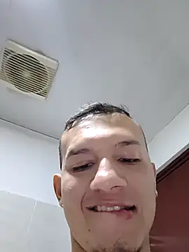 Snapshot of andriu656 chatting on 10-13-25, 04:03 andriu656 online show from 10-13-25, 04:03