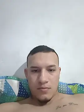 Snapshot of andriu656 chatting on 10-10-25, 12:33 andriu656 online show from 10-10-25, 12:33