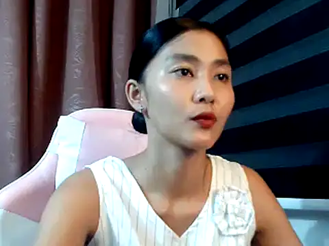Snapshot of De_amore chatting on 10-15-25, 12:35 De amore online show from 10-15-25, 12:35