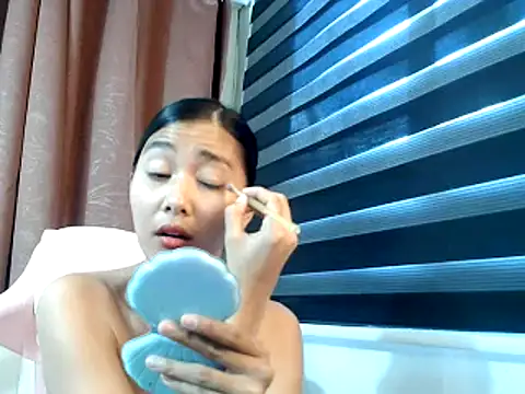 Snapshot of De_amore chatting on 10-16-25, 02:31 De amore online show from 10-16-25, 02:31