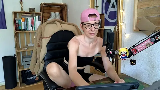 Snapshot of Antifistin chatting on 06-17-26, 12:04 Antifistin online show from 06-17-26, 12:04