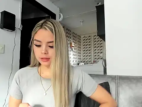 Snapshot of sarita-moree chatting on 12-18-25, 03:05 sarita-moree online show from 12-18-25, 03:05