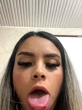 Snapshot of sarita-moree chatting on 10-11-25, 02:01 sarita-moree online show from 10-11-25, 02:01