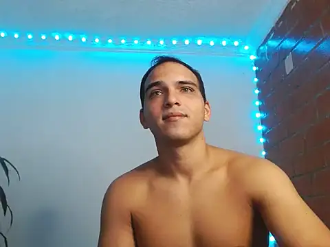 Snapshot of Maax3023 chatting on 10-20-25, 01:11 Maax3023 online show from 10-20-25, 01:11