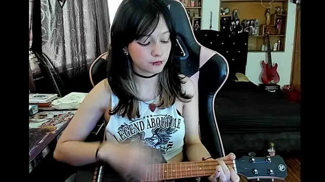 Maki Zein  online show from 02-12-26, 08:30