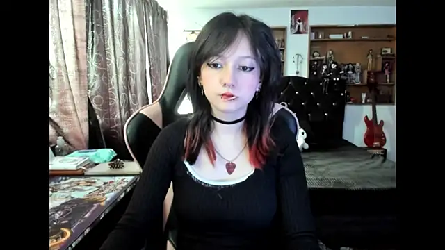 Maki Zein  online show from 11-11-25, 04:13