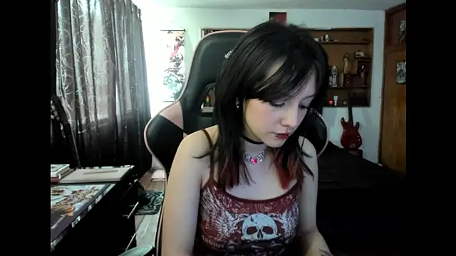 Snapshot of Maki_Zein_ chatting on 10-28-25, 08:08 Maki Zein  online show from 10-28-25, 08:08