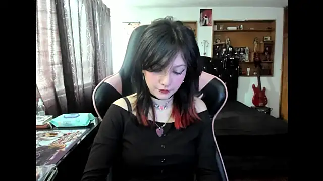 Maki Zein  online show from 11-13-25, 05:39