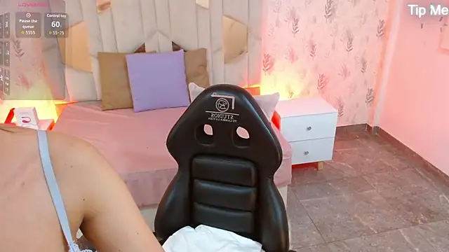 Snapshot of MARIANA_TAY1 chatting on 10-23-25, 03:05 MARIANA TAY1 online show from 10-23-25, 03:05