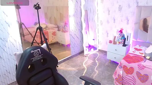 Snapshot of MARIANA_TAY1 chatting on 03-19-26, 03:17 MARIANA TAY1 online show from 03-19-26, 03:17