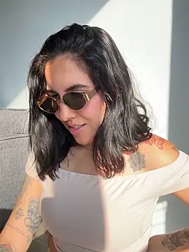 Snapshot of Lolathebaddie chatting on 10-15-25, 03:31 Lolathebaddie online show from 10-15-25, 03:31