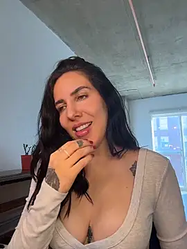 Lolathebaddie online show from 03-17-26, 04:21