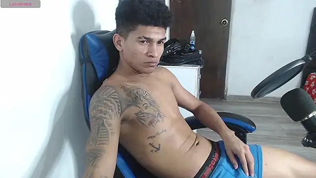 Snapshot of Angel_LatinGuy chatting on 10-19-25, 09:50 Angel LatinGuy online show from 10-19-25, 09:50