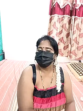 Snapshot of tamil-aunt chatting on 10-15-25, 04:26 tamil-aunt online show from 10-15-25, 04:26