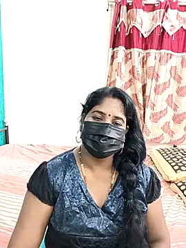 Snapshot of tamil-aunt chatting on 10-19-25, 06:21 tamil-aunt online show from 10-19-25, 06:21