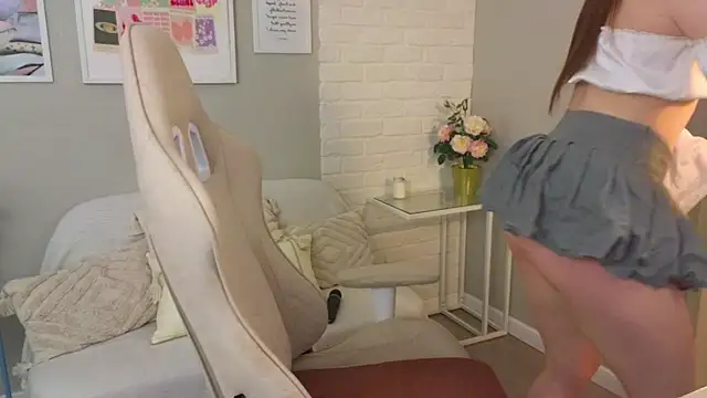 JulliRoss online show from 04-10-26, 05:03