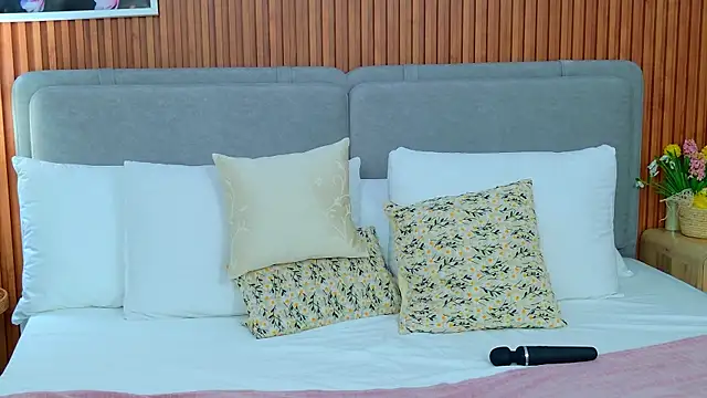 JulliRoss online show from 04-09-26, 06:19