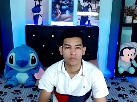 Snapshot of x_Aaron_x chatting on 10-21-25, 03:50 x Aaron x online show from 10-21-25, 03:50
