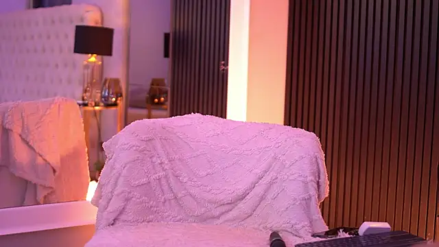 LuxenNoir online show from 04-18-26, 05:54