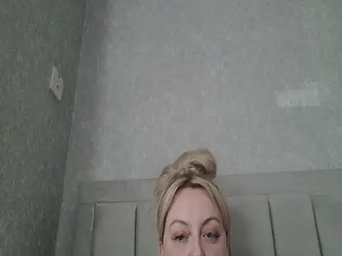 Snapshot of kikicupcake chatting on 10-11-25, 01:01 kikicupcake online show from 10-11-25, 01:01