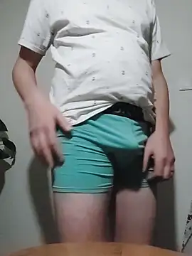 Snapshot of henkzwart chatting on 12-22-25, 06:24 henkzwart online show from 12-22-25, 06:24