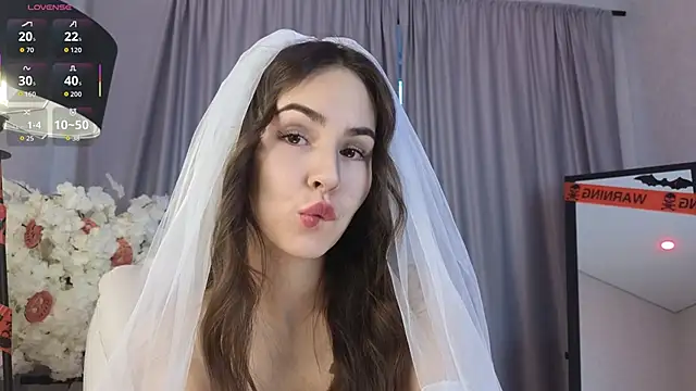 LionKierra online show from 10-31-25, 04:09