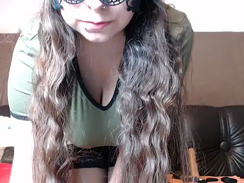 Snapshot of NikolHeart chatting on 10-20-25, 04:18 NikolHeart online show from 10-20-25, 04:18