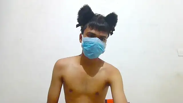 lil-twink19 online show from 05-21-26, 04:48