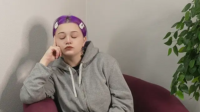 TraciBasco online show from 10-11-25, 11:55