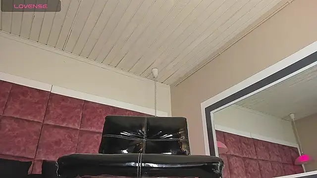 Shara Goddes05 online show from 10-14-25, 02:45