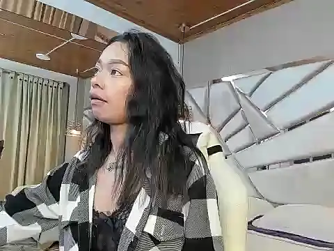 Snapshot of luxury_sweet chatting on 10-22-25, 01:32 luxury sweet online show from 10-22-25, 01:32