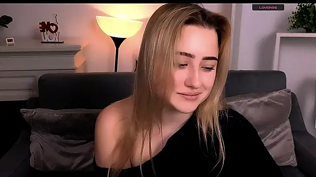 Lulu   Moon online show from 03-17-26, 10:02