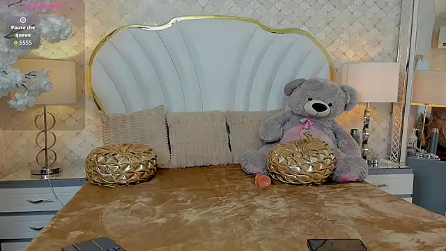 Snapshot of Alyssa_tender chatting on 10-15-25, 05:50 Alyssa tender online show from 10-15-25, 05:50