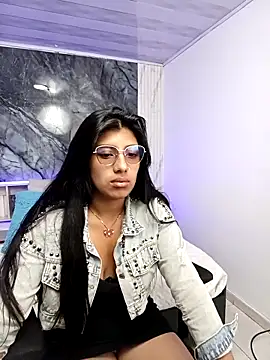 Snapshot of Briseida-White chatting on 10-20-25, 01:33 Briseida-White online show from 10-20-25, 01:33
