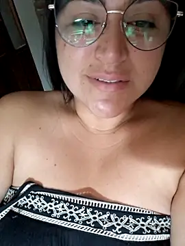 Snapshot of morenalatinaa chatting on 02-02-26, 08:57 morenalatinaa online show from 02-02-26, 08:57