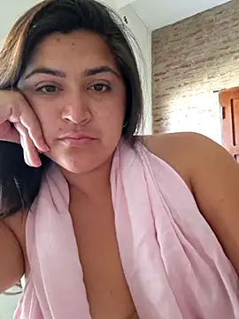 Snapshot of morenalatinaa chatting on 02-15-26, 01:10 morenalatinaa online show from 02-15-26, 01:10