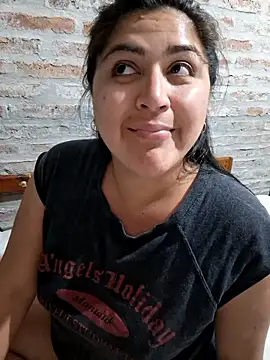 Snapshot of morenalatinaa chatting on 01-19-26, 03:54 morenalatinaa online show from 01-19-26, 03:54