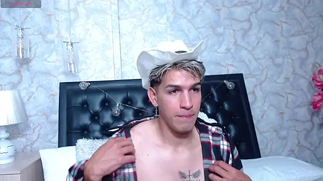 Snapshot of MathiasTaylorr chatting on 10-23-25, 03:16 MathiasTaylorr online show from 10-23-25, 03:16