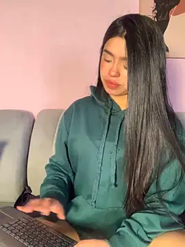 LunaMoore Pink online show from 03-10-26, 12:53