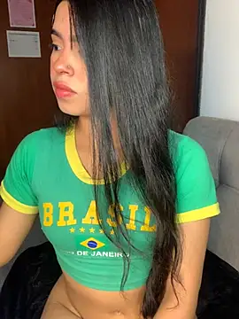 LunaMoore Pink online show from 03-17-26, 12:41