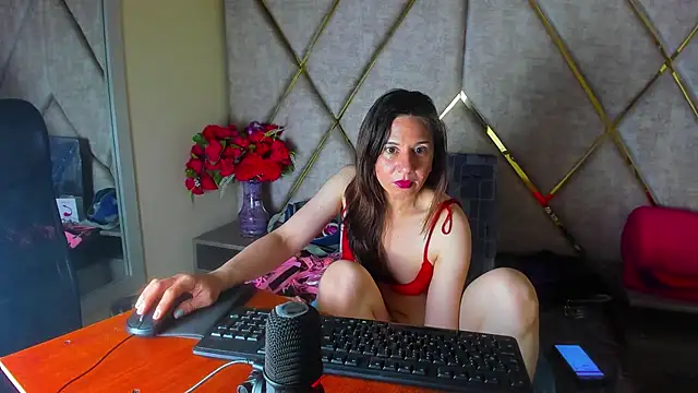 Snapshot of Kylie_Bloom chatting on 04-28-26, 08:46 Kylie Bloom online show from 04-28-26, 08:46