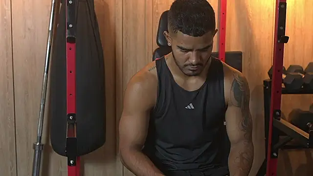 Snapshot of Reik_Vonn chatting on 11-07-25, 12:10 Reik Vonn online show from 11-07-25, 12:10