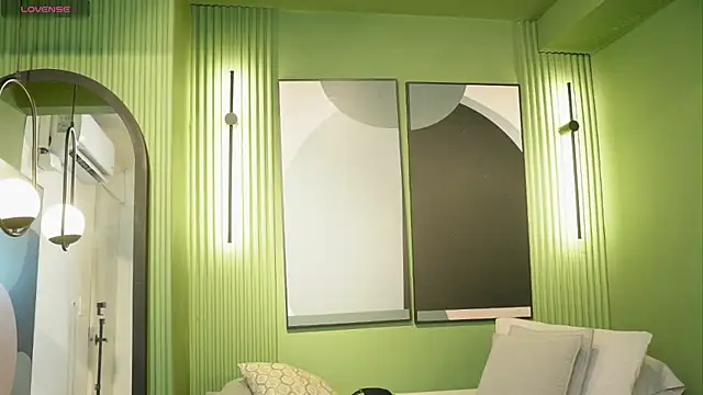 Snapshot of Reik_Vonn chatting on 06-14-26, 02:35 Reik Vonn online show from 06-14-26, 02:35