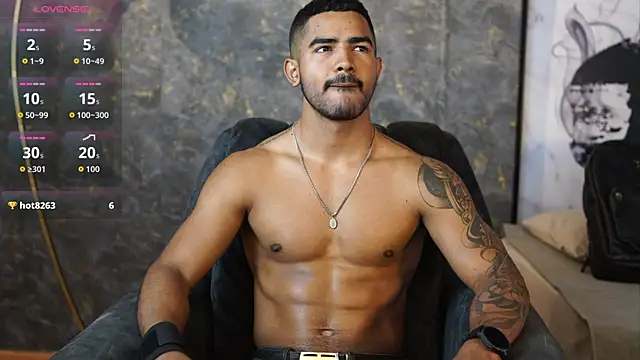 Snapshot of Reik_Vonn chatting on 06-03-26, 02:33 Reik Vonn online show from 06-03-26, 02:33