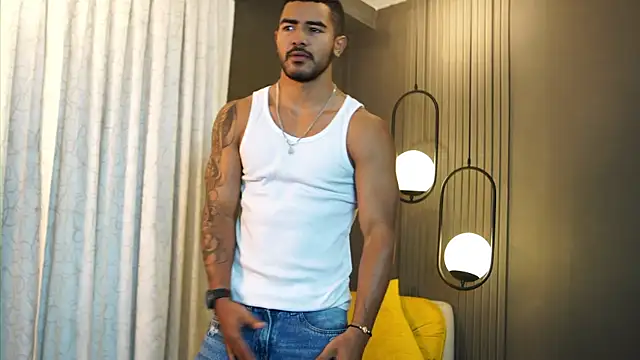 Snapshot of Reik_Vonn chatting on 06-10-26, 12:39 Reik Vonn online show from 06-10-26, 12:39