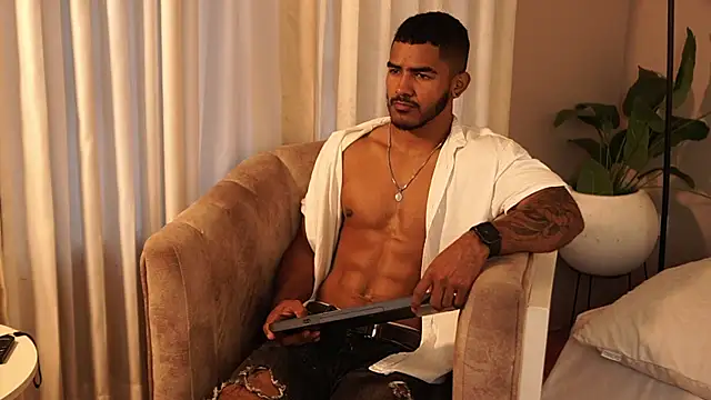 Snapshot of Reik_Vonn chatting on 10-16-25, 12:13 Reik Vonn online show from 10-16-25, 12:13