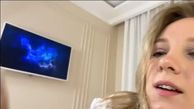 AIicaparkerc online show from 10-16-25, 08:06