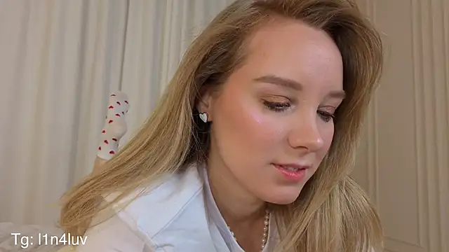 AIicaparkerc online show from 11-11-25, 09:20