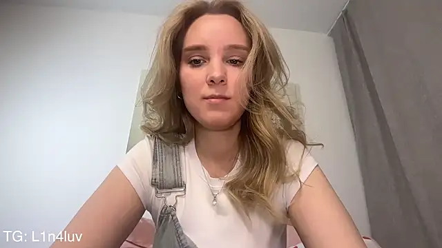 AIicaparkerc online show from 03-26-26, 04:16