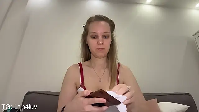 AIicaparkerc online show from 05-19-26, 03:52